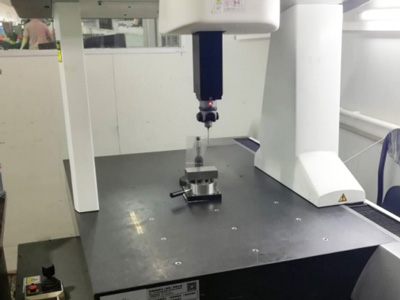 世邦塑膠-三次元設備